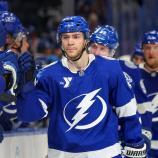 Tampa Bay um Topstürmer Brayden Point feierte einen klaren Sieg. © APA / MIKE CARLSON