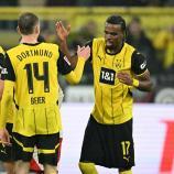 Carney Chukwuemeka (r.) spielt künftig für Österreich. © APA/afp / INA FASSBENDER