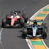 Charles Leclerc (links) und George Russell (rechts) lieferten sich einen wilden Schlagabtausch. © ANSA / JOEL CARRETT