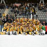 Die Pusterer Jungwölfe bejubeln den Meistertitel in der IHL 1. Division. © Iwan Foppa