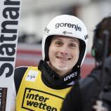 Domen Prevc ist der König der Lüfte. © APA / ERWIN SCHERIAU