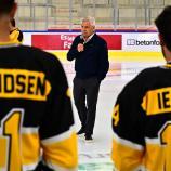 Erich Falkensteiner weiß, wie er seine Pusterer Spieler motivieren kann. © Iwan Foppa