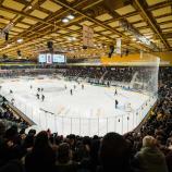 In der ausverkauften Intercable Arena bittet der HCP Salzburg zum Tanz.