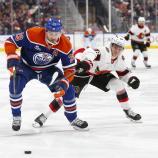 In Mailand Teamkollegen, jetzt Gegner: Leon Draisaitl (l.) und Tim Stützle (r.) © APA / CODIE MCLACHLAN