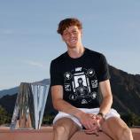 Jannik Sinner greift in Miami wieder an. © APA / CLIVE BRUNSKILL