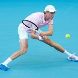 Jannik Sinner wirft gegen Frances Tiafoe alles in die Waagschale. © APA / RICH STORRY