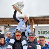 Karoline Pichler wird gefeiert: Sie gewann. © Christian Tschurtschenthaler