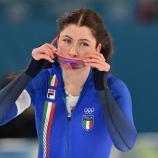 Maybritt Vigl zeigte auf. © APA/afp / DANIEL MUNOZ