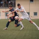 Tramins Armin Stuefer (rechts) im Duell mit dem Grödner Daniel Tiozzo. © Thomas Debelyak