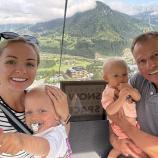 Alexander Manninger mit seiner Frau Emily und den beiden Söhnchen. © E. Manninger / Social Media