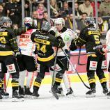 Die Wölfe (in Schwarz-Gelb) mussten sich auch im zweiten Match geschlagen geben. © HC Pustertal / I. Foppa