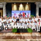 Italiens Winterolympioniken waren bei Sergio Mattarella (Bildmitte) zu Gast. © FISI