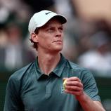 Jannik Sinner ist ins Halbfinale gestürmt. © APA/afp / THIBAUD MORITZ