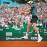 Jannik Sinner will bereits in Monte Carlo wieder die Nummer 1 werden. © APA/afp / VALERY HACHE