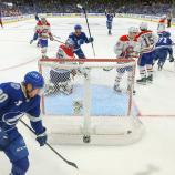 J.J. Moser (vorne) dreht nach seinem Siegtreffer jubelnd ab, © APA / MIKE CARLSON