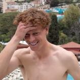 Tennis-Star Jannik Sinner bekam leichte Höhenangst. © Screenshot