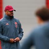 Vincent Kompany will den Fokus trotz des möglichen Meistertitels auf die kommenden Wochen legen. © ANSA / ANNA SZILAGYI