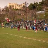 FC Obermais aims to score points on Maundy Thursday in front of the picturesque backdrop of their home ground beneath Trauttmannsdorff Castle. © P. Schwienbacher