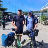 Daniel Mazza (l.) ließ sich das Auswärtsspiel seiner Obermaiser bei San Luigi nicht entgehen – und reiste klimafreundlich mit dem Fahrrad an.