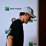 Der Top-Favorit schlechthin, Jannik Sinner, scheiterte in Paris früh. © APA/afp / JULIEN DE ROSA