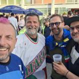 Die drei Pusterer Patrick Kirchler, Iwan Foppa und Matthias Harrasser (v.l.) beim WM-Erinnerungsfoto mit dem Bozner Luca Zanoni (2.v.l.)