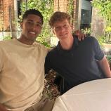 Jude Bellingham und Jannik Sinner beim Abendessen. © JB5