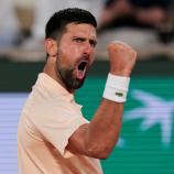 Novak Djokovic ballt die Siegerfaust. © APA/afp / THOMAS SAMSON