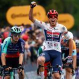 Paul Magnier gewann nach einem Massencrash die Auftaktetappe des Giro. © APA/afp / LUCA BETTINI