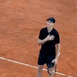 Tennis-Superstar Jannik Sinner hat alle verzaubert. © APA/afp / TIZIANA FABI
