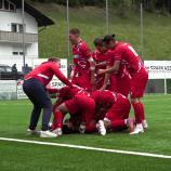 Auch an diesem Montag präsentieren wir die besten Szenen aus dem heimischen Amateurfußball. Heute: Stefan Pareiners Doppelpack beim 2:1-Sieg gegen Partschins, der Ahrntal zum Klassenerhalt in der Oberliga verhalf. Zudem haben wir die Landesliga-Duelle zwischen Gargazon und Bruneck (1:4) sowie Stegen und Lana (1:1) im Angebot. © stol