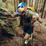 Aaron Durogati kletterte praktisch einen Tag lang zum Slogen-Berg hinauf. © www.redbullmediahouse.com