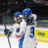 Andrea Vaccarino (r.) ist aktueller U18-Nationalspieler. © IIHF