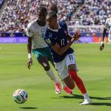 Bayern-Superstar Michael Olise und Co. sind gegen Senegal im Einsatz. © APA/afp / TIMOTHY A. CLARY