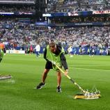 Hatten alle Hände voll zu tun: Die Greenkeeper in Philadelphia. © APA/afp / ROBERTO SCHMIDT