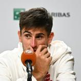 Matteo Arnaldi kann zum Halbfinale nicht antreten. © APA/afp / JULIEN DE ROSA