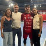 Max Prantner (Zweiter von rechts) mit Freundin Noemi Diaz De Villegas Labrado (rechts) und seinen Eltern Judy und Jürgen .
