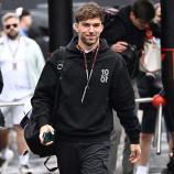 Pierre Gasly hat gut lachen: Er ist zurück am Podest. © APA/afp / JOE KLAMAR