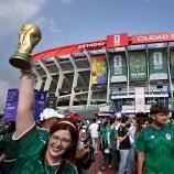 Rund um die WM-Arena in Mexiko-City versammelten große Menschenmengen. © APA/afp / ALFREDO ESTRELLA