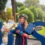 Stolz präsentiert Sofia Goggia ihren Uni-Abschluss. , © Social Media
