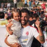 Beaming from ear to ear: Martin Ritsch with his daughter Mia. © T. Debelyak