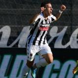 Torschütze Andrea Silipo jubelt: Ascoli ist zurück in der zweiten Liga.