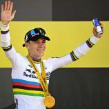 Auch Remco Evenepoel gönnt sich was Süßes. © APA/afp / LOIC VENANCE