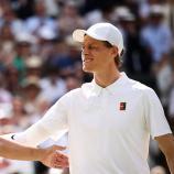 Carlos Alcaraz (links) und Jannik Sinner sind die großen Dominatoren des Tennis. © APA/afp / HENRY NICHOLLS