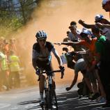 Die Zuschauer sind am Alpe d'Huez hautnah dabei. © APA/afp / JEFF PACHOUD