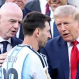 Donald Trump (rechts)  und Gianni Infantino trösteten Lionel Messi. © APA / JUSTIN SETTERFIELD
