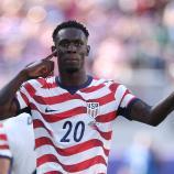 Folarin Balogun darf trotz einer Roten Karte spielen. © APA / JAMIE SQUIRE