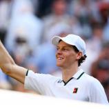 Jannik Sinner ballt die Siegerfaust: Er steht im Finale von Wimbledon. © ANSA / DANIEL HAMBURY