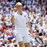 Jannik Sinner bekommt es am Mittwoch in Wimbledon mit Nuno Borges zu tun. © ANSA / NEIL HALL