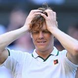 Jannik Sinner gehört für Brad Gilbert noch nicht zu den besten 15 aller Zeiten. © APA/afp / KIRILL KUDRYAVTSEV