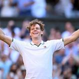 Jannik Sinner ist der strahlende Sieger der Wimbledon Championships 2026. © AFP / KIRILL KUDRYAVTSEV